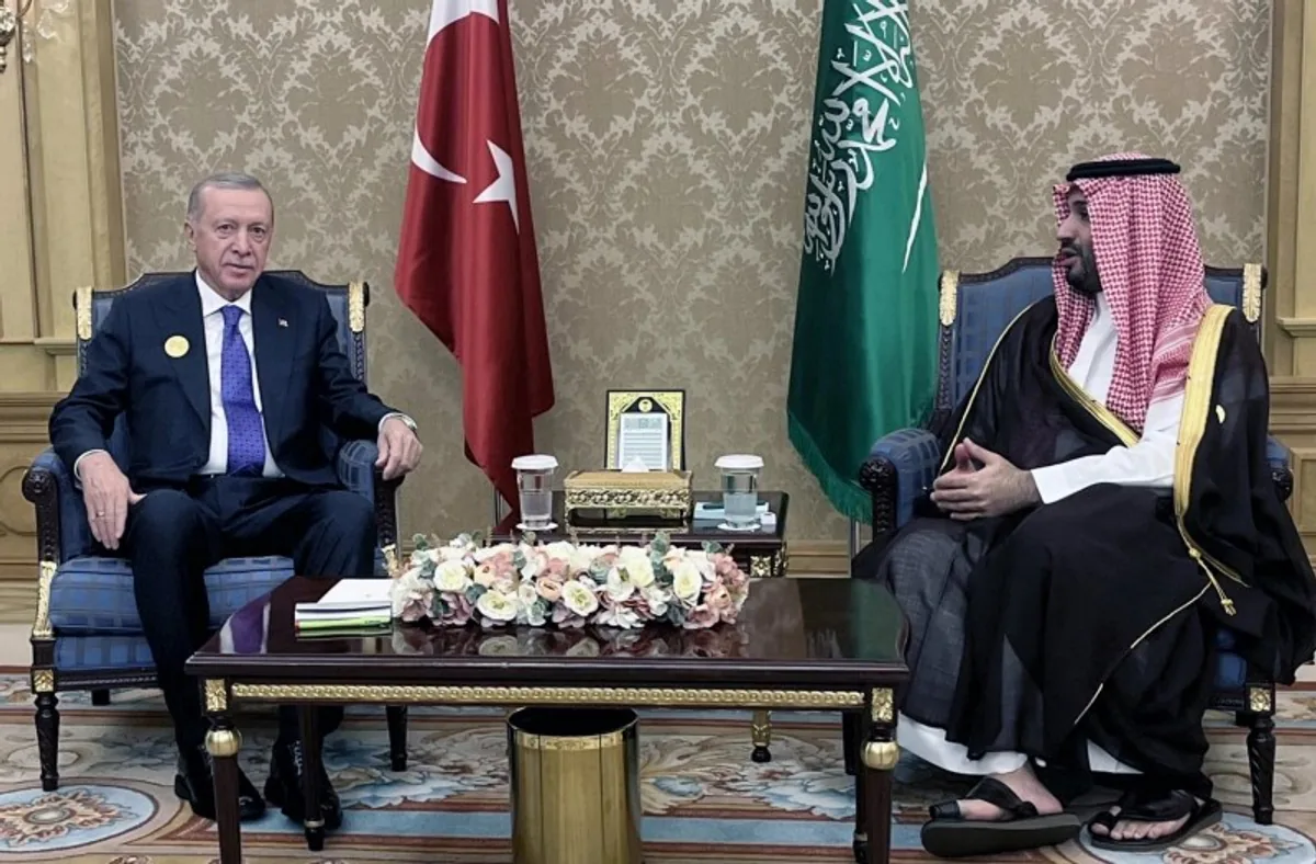 Cumhurbaşkanı Erdoğan, Suudi Arabistan'da Veliaht Prens ile Önemli Bir Görüşme Gerçekleştirdi Cumhurbaşkanı Erdoğan, Suudi Arabistan'da Veliaht Prens ile Önemli Bir Görüşme Gerçekleştirdi