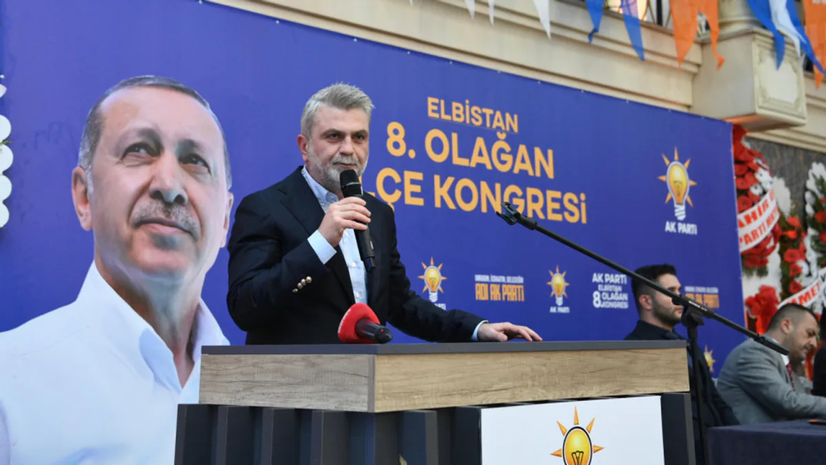 AK Parti Elbistan 8. Olağan Kongresi'nde Yapılan Konuşmada Yatırımlar Açıklandı AK Parti Elbistan 8. Olağan Kongresi'nde Yapılan Konuşmada Yatırımlar Açıklandı