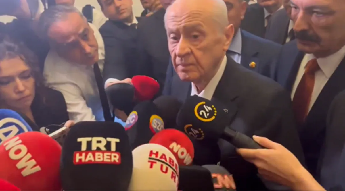 Devlet Bahçeli’nin Gazeteciye Tepkisi Tartışma Yarattı Devlet Bahçeli’nin Gazeteciye Tepkisi Tartışma Yarattı