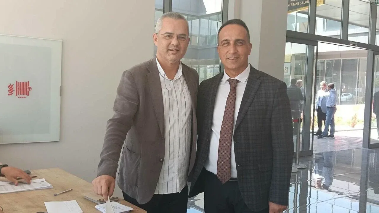 CHP ilçe kongreleri çarşamba günü de sürüyor: Üyeler sandık başında