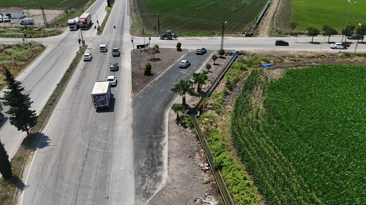 Ceyhan'da Trafik Çilesi Bitiyor: Üçüncü Akıllı Kavşak Hizmete Girdi Ceyhan'da Trafik Çilesi Bitiyor: Üçüncü Akıllı Kavşak Hizmete Girdi