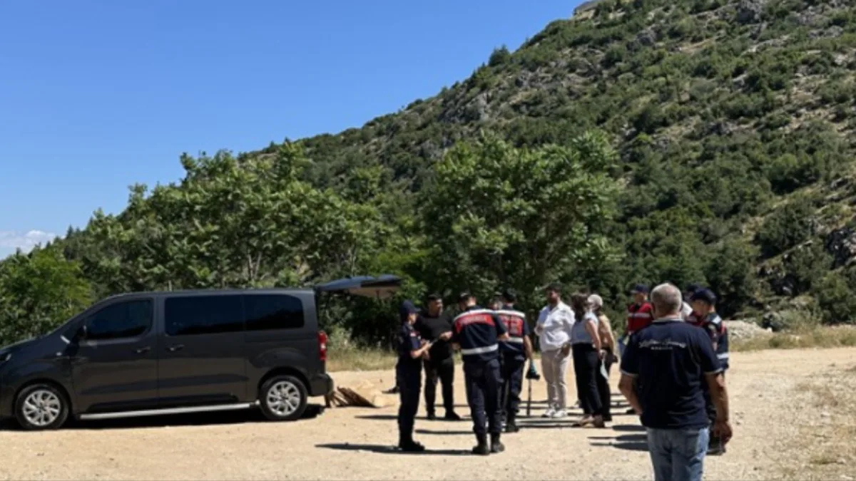 Isparta Eğirdir'de Araç İçinde Ölü Bulunan İki Gencin Kimlikleri Belirlendi Isparta Eğirdir'de Araç İçinde Ölü Bulunan İki Gencin Kimlikleri Belirlendi