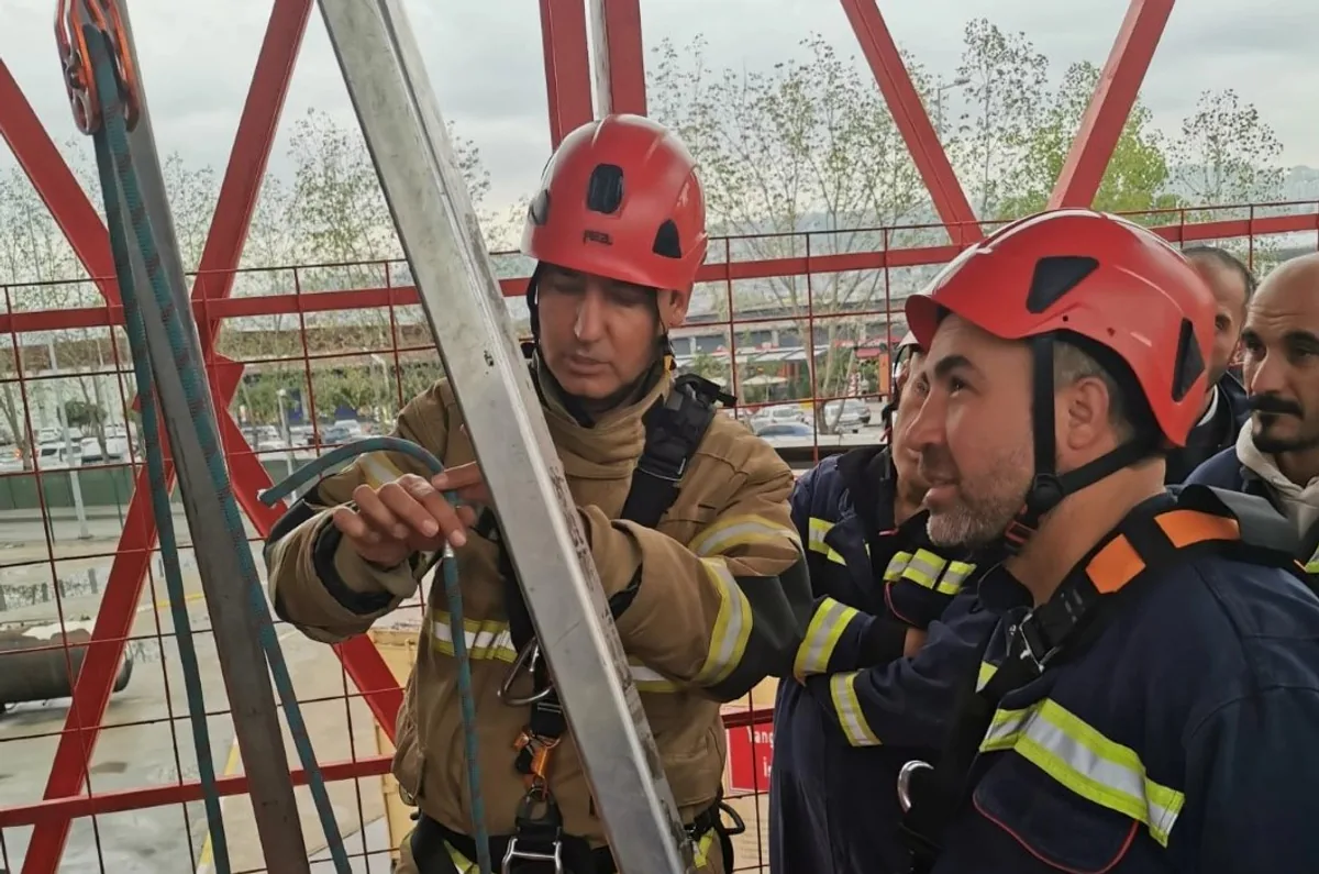 Kocaeli İtfaiyesi, Personeline Yangın Eğitimi Verdi Kocaeli İtfaiyesi, Personeline Yangın Eğitimi Verdi
