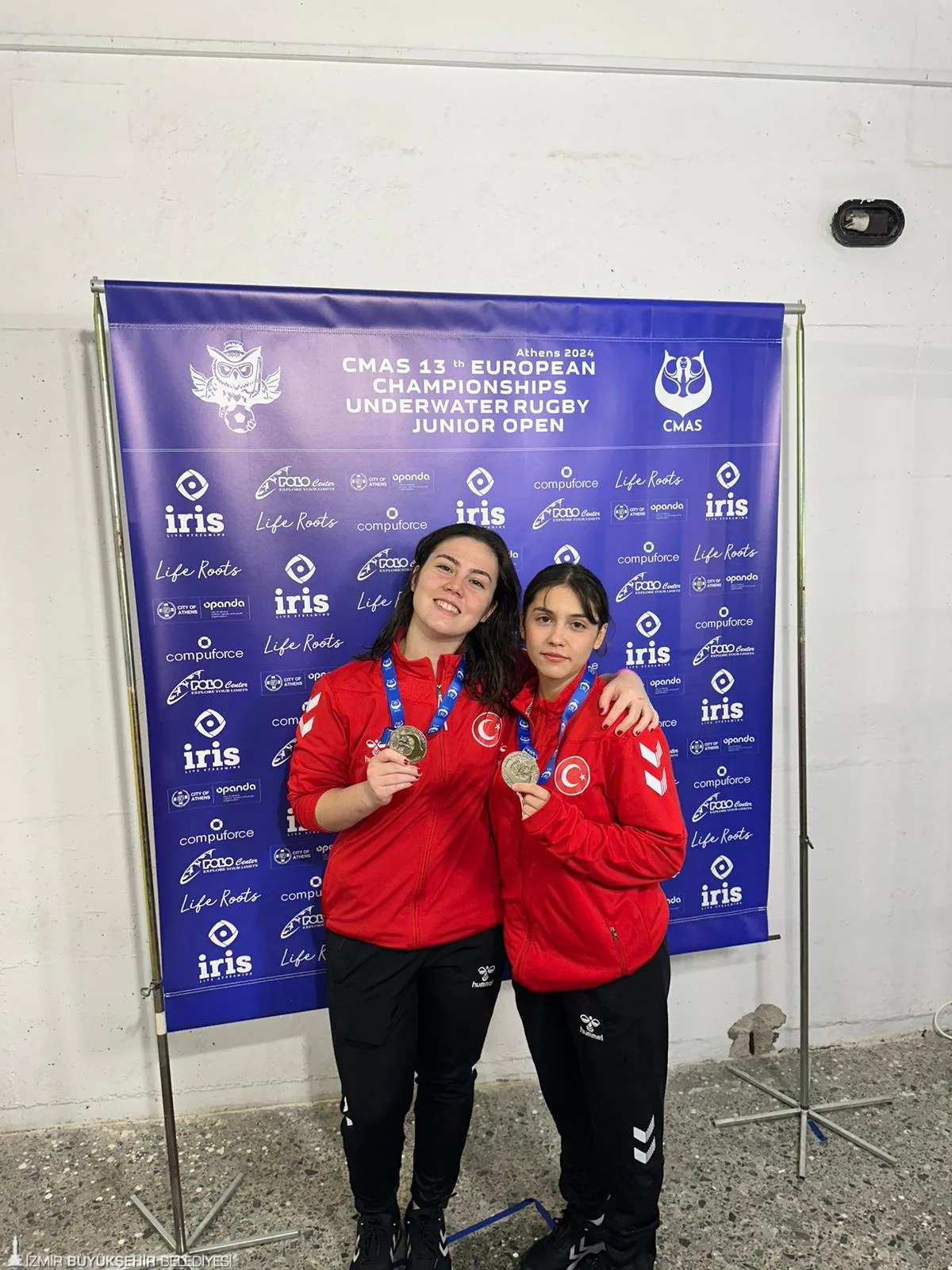 İzmir Büyükşehir Belediyesi Spor Kulübü Sualtı Ragbisi Takımı Gümüş Madalya Kazandı İzmir Büyükşehir Belediyesi Spor Kulübü Sualtı Ragbisi Takımı Gümüş Madalya Kazandı