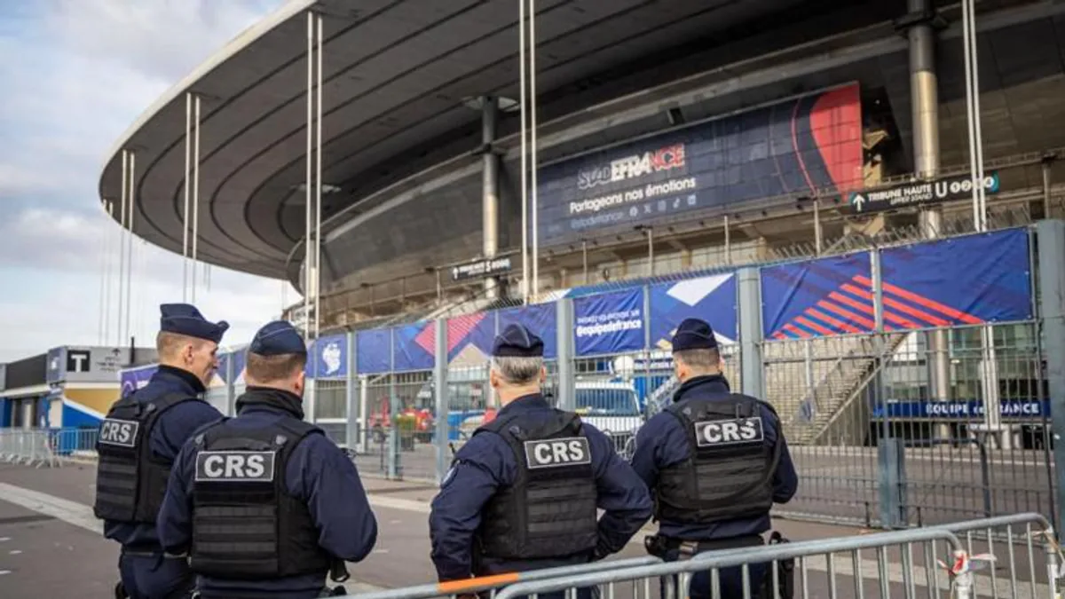 Fransa-İsrail maçı için Paris'te yoğun güvenlik önlemleri alındı Fransa-İsrail maçı için Paris'te yoğun güvenlik önlemleri alındı