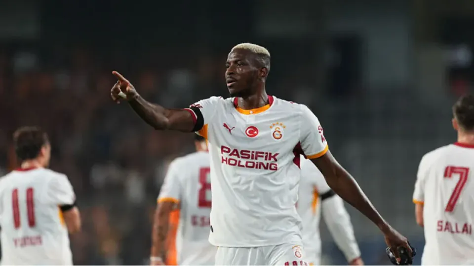Galatasaray'da Osimhen şoku: 33. dakikada sakatlıkla çıktı görseli
