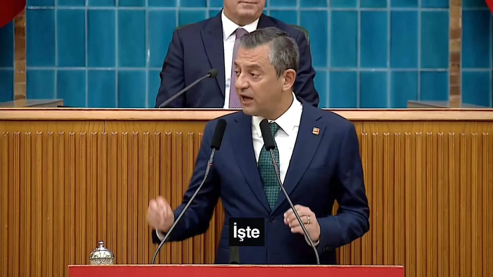 Cumhuriyet Halk Partisi Genel Başkanı Özgür Özel, İstanbul İl Sağlık Müdürü'ne Endişelerini Dile Getirdi Cumhuriyet Halk Partisi Genel Başkanı Özgür Özel, İstanbul İl Sağlık Müdürü'ne Endişelerini Dile Getirdi