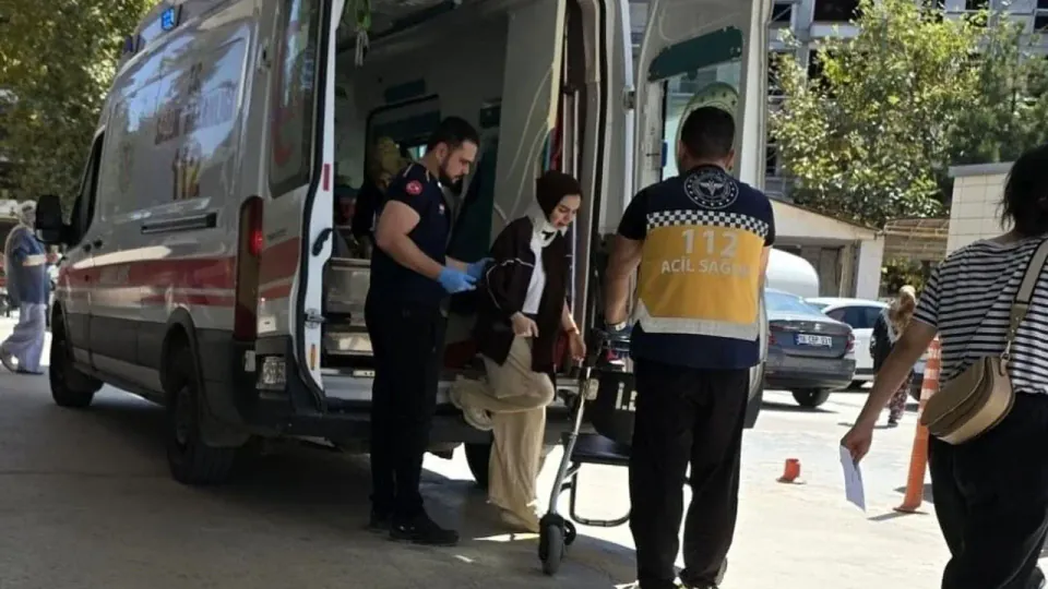İnegöl'de kafa kafaya çarpışma: 1 aylık bebek dahil 6 yaralı görseli