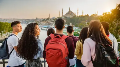 TÜİK Genç Nüfus Raporunu Açıkladı: Türkiye 2100 Yılına Kadar Nasıl Bir Demografik Yapıya Sahip Olacak?