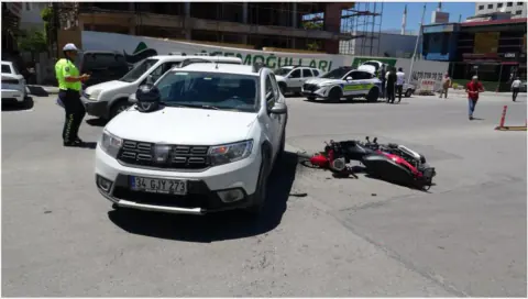 Malatya Yeşilyurt'ta Trafik Kazası: Motosiklet Sürücüsü Yaralandı