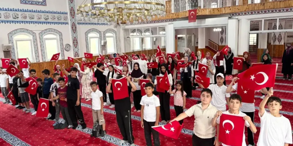 Bozüyük'te 15 Temmuz Ruhu Kur'an Kursu Öğrencileriyle Yaşatıldı görseli