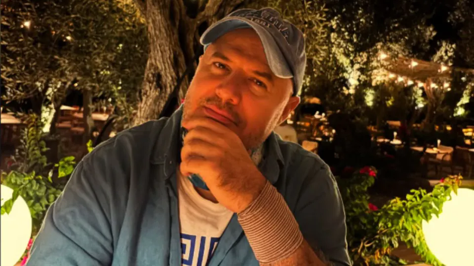İlişki Koçu Adil Yıldırım boşanmayı açıkladı: "Saygı ve dostluk kaldı" görseli