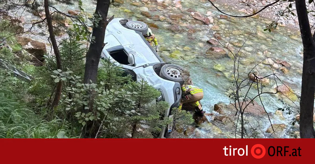 Avcıyı Yoldan Çıkaran Geyik Paniği: Araç Dereye Yuvarlandı Avcıyı Yoldan Çıkaran Geyik Paniği: Araç Dereye Yuvarlandı