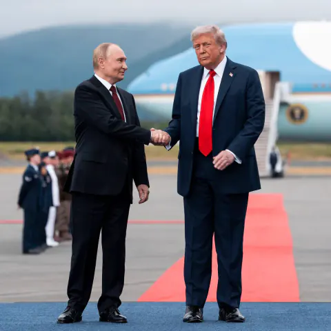 Trump, Rusya yaptırımlarını askıya alarak 'diplomatik kırılma' sinyali verdi: Enerji ve bankacılık hedefte