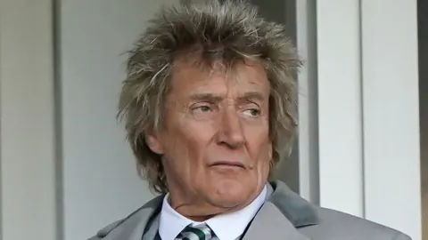 Rod Stewart'tan Tartışmalı Karar: Sağlık Nedeniyle Konseri İptal Edip Dünya Kupası'na Gitti