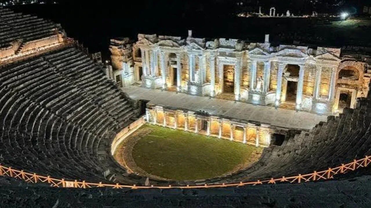 Kültür ve Turizm Bakanlığı'ndan Gece Müzeciliği: 20 Nokta Ziyarete Açıldı Kültür ve Turizm Bakanlığı'ndan Gece Müzeciliği: 20 Nokta Ziyarete Açıldı