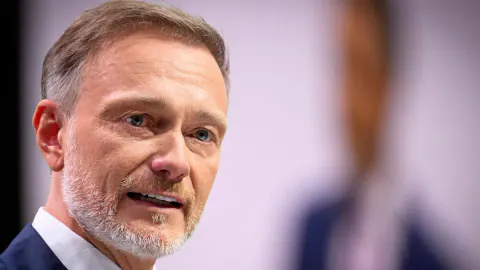 Christian Lindner'den Şansölye Merz'e Sert Eleştiri: 'Ne İş Yapardı?'