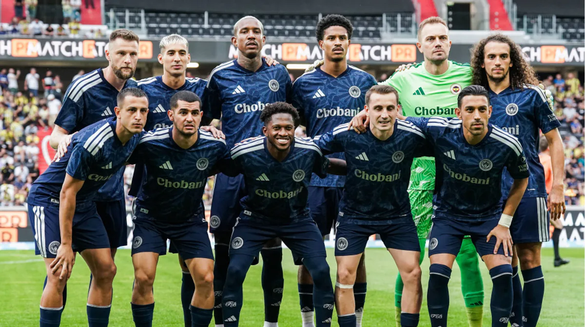 Fenerbahçe'nin UEFA Şampiyonlar Ligi Kadrosu Belli Oldu: Listede Olmayan Yıldızlar Fenerbahçe'nin UEFA Şampiyonlar Ligi Kadrosu Belli Oldu: Listede Olmayan Yıldızlar
