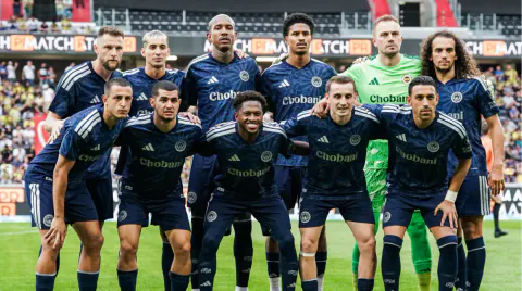 Fenerbahçe'nin UEFA Şampiyonlar Ligi Kadrosu Belli Oldu: Listede Olmayan Yıldızlar