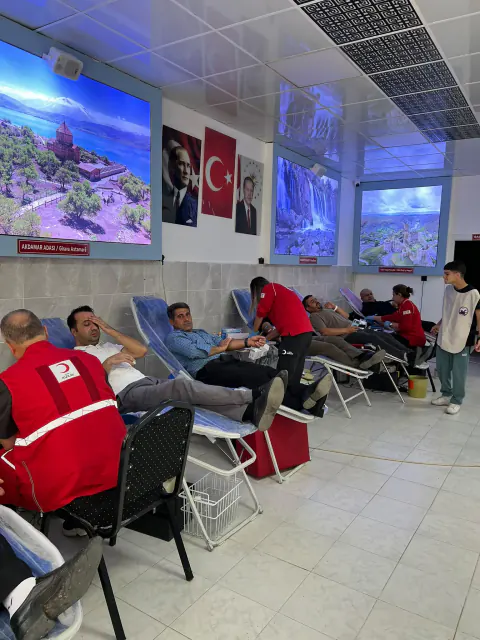 Gaziantep'te Van Gölü Derneği ve Kızılay'dan Kan Kampanyası: Yoğun Katılım