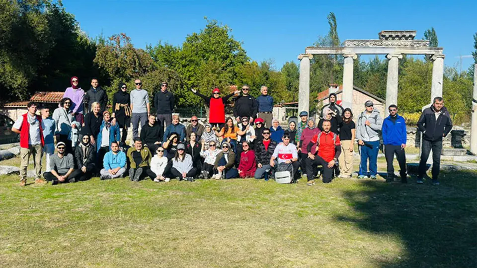 Kütahya'da doğa ve tarih buluştu: Çavdarhisar'da binlerce adım Aizanoi'Antik Kenti'nde sona erdi görseli