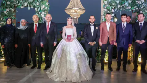 Kemal Kılıçdaroğlu İstanbul'daki Düğünde Nikâh Şahidi Oldu