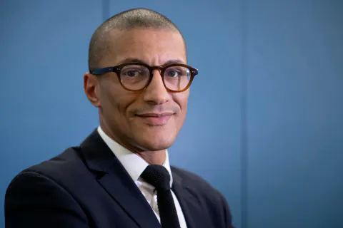 Saint-Ouen Belediye Başkanı Karim Bouamrane'den Çocuklara Yönelik Şiddete Karşı Kritik Çağrı