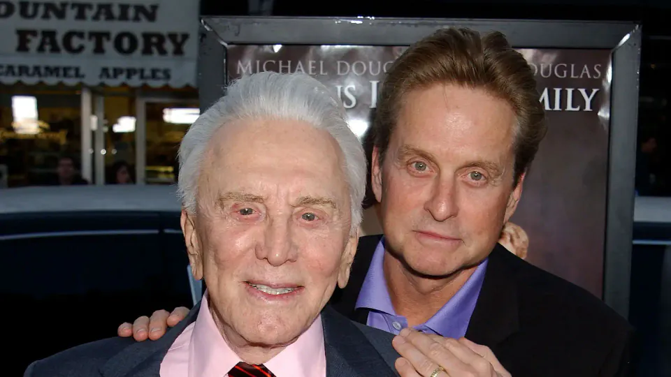 Michael Douglas, babası Kirk Douglas'la ilişkiyi sarsan 'Cuckoo's Nest' kararını anlattı: "Yaptığım en zor şey" görseli