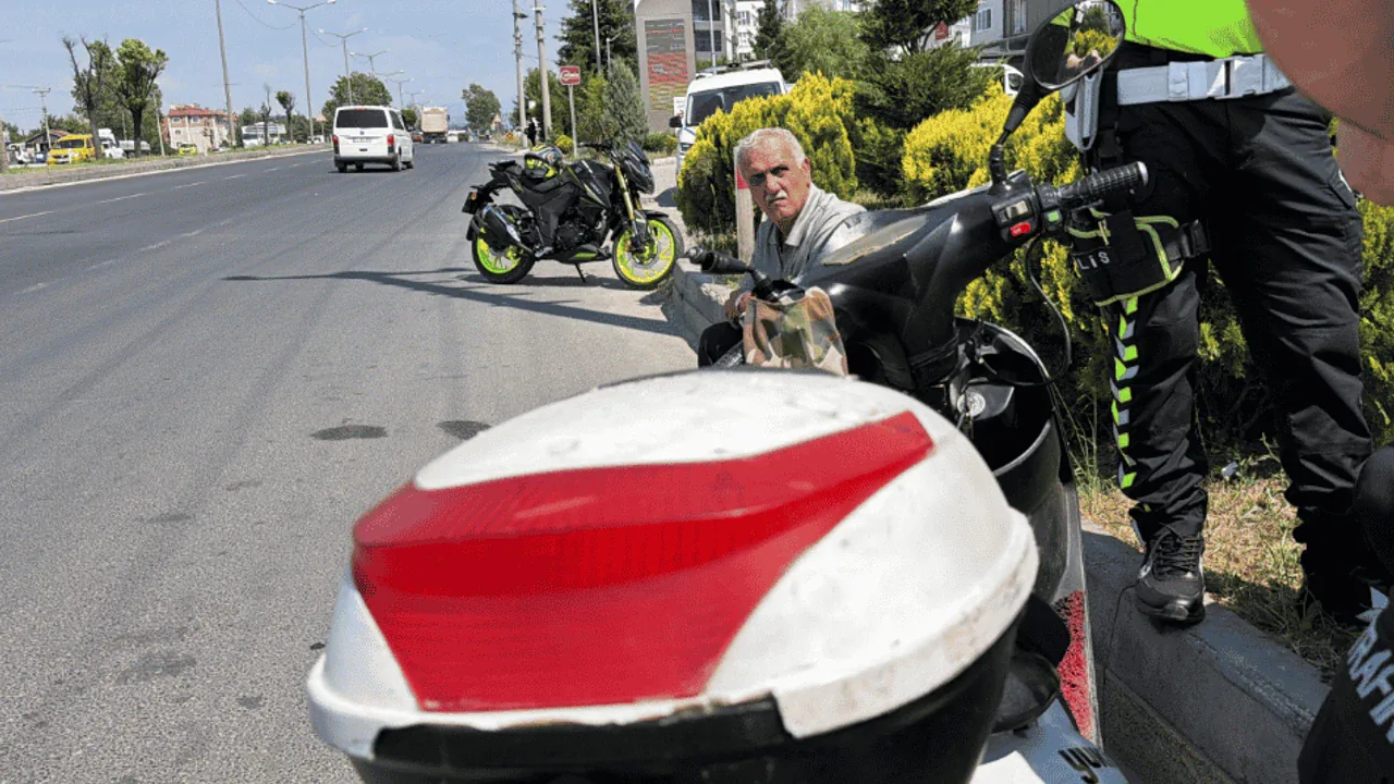 Bolu D-100 Karayolu'nda Motosiklet Kazası: 1 Yaralı Bolu D-100 Karayolu'nda Motosiklet Kazası: 1 Yaralı