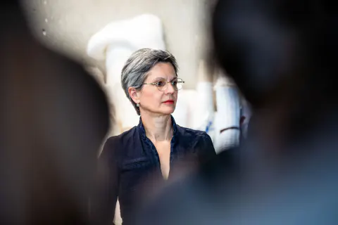 Sandrine Rousseau: Fransa Siyasetinde Ekofeminizm ve Tartışmaların Odağı
