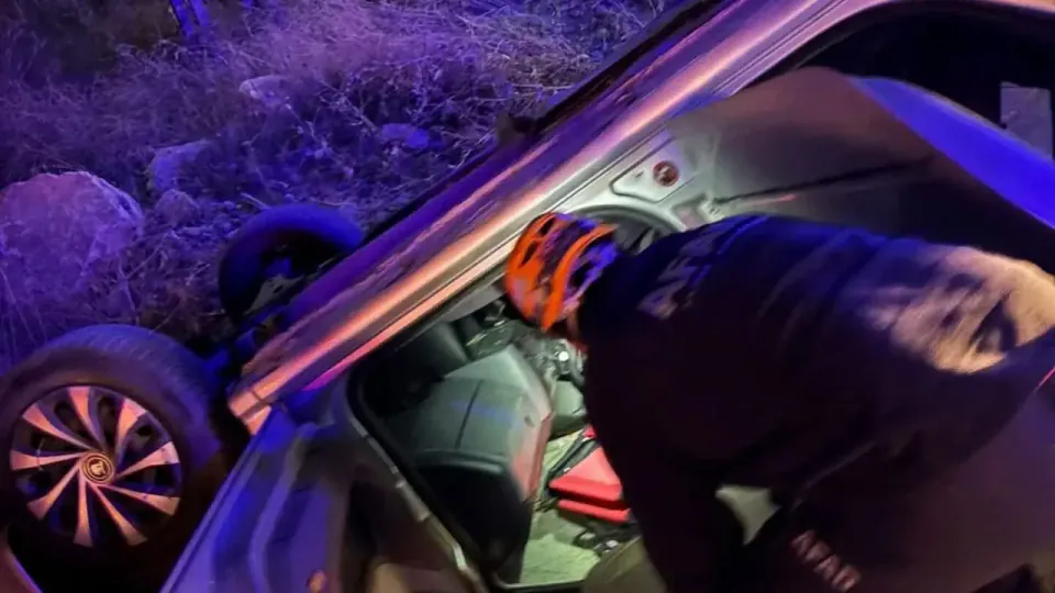 Otomobil Devrildi: 1 Ölü, 2 Yaralı (İçerisinde 3 Yaşında Çocuk) görseli