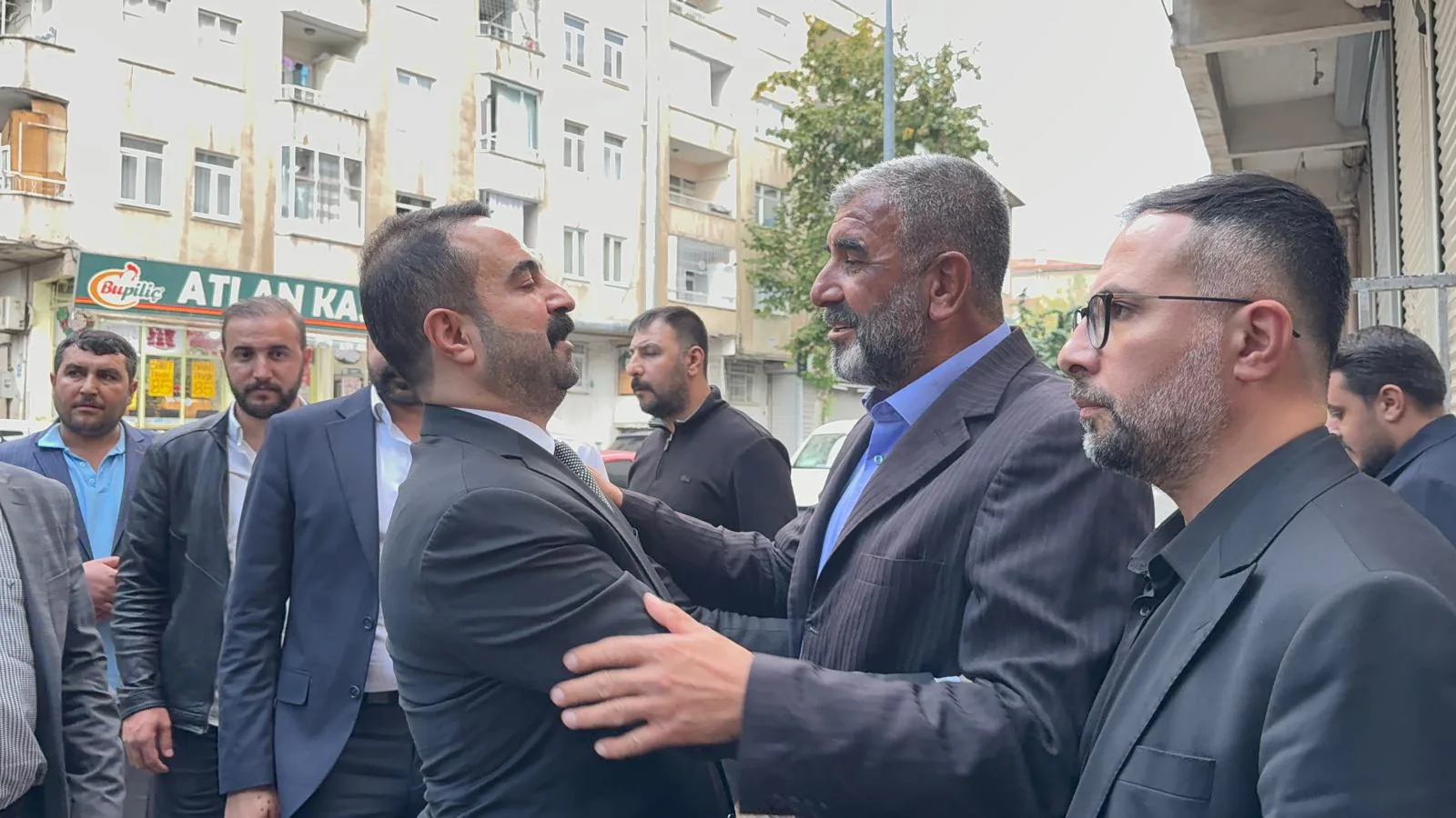Selahattin Demirtaş'tan Rojin Kabaiş'in ailesine ziyaret Selahattin Demirtaş'tan Rojin Kabaiş'in ailesine ziyaret