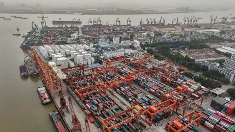 Küresel Ticarette Gümrük Vergisi Savaşları: Yeni Ekonomi Düzeni ve Riskler