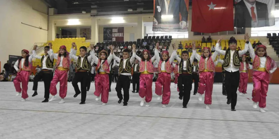 Bitlis'te Geleneksel Çocuk Oyunları Finali: Kültürel Miras Sahaya İndi görseli