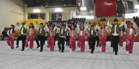 Bitlis'te Geleneksel Çocuk Oyunları Finali: Kültürel Miras Sahaya İndi