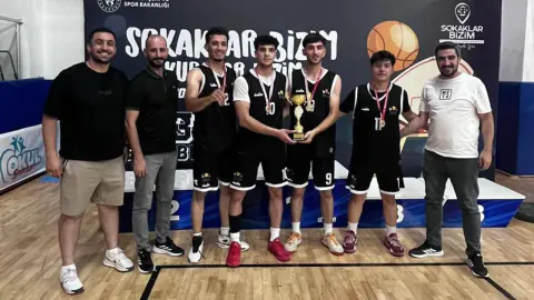 Siirt'in Basketbol Takımı Bölge Şampiyonu: Türkiye Finalleri Yolculuğu Başladı