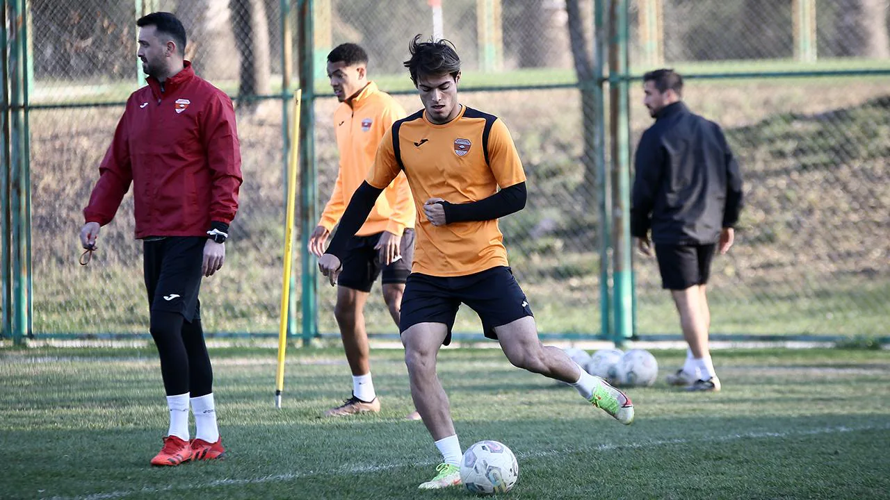 Adanaspor'da Tarihi Kriz: İsim Hakkı Satışa Çıkabilir Adanaspor'da Tarihi Kriz: İsim Hakkı Satışa Çıkabilir