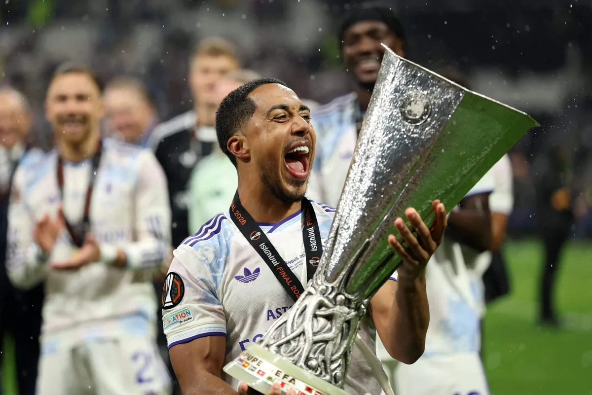 Manchester United'den Sürpriz Hamle: Youri Tielemans İçin Görüşmeler İlerliyor Manchester United'den Sürpriz Hamle: Youri Tielemans İçin Görüşmeler İlerliyor