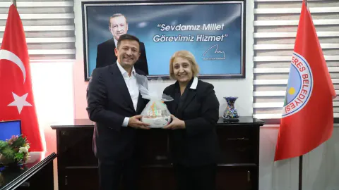 Hamza Dağ Menderes Belediyesi'ni ziyaret etti: "İlçenin sorunları çözülecek"