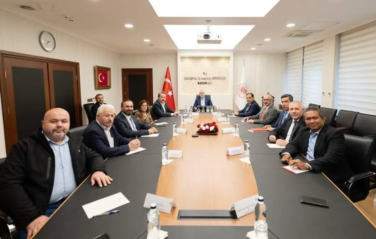 Çalışma ve Sosyal Güvenlik Bakanı Prof. Dr. Vedat Işıkhan, Memur-Sen Konfederasyonu ve Uluslararası Emek Konfederasyonu ile Bir Araya Geldi Çalışma ve Sosyal Güvenlik Bakanı Prof. Dr. Vedat Işıkhan, Memur-Sen Konfederasyonu ve Uluslararası Emek Konfederasyonu ile Bir Araya Geldi
