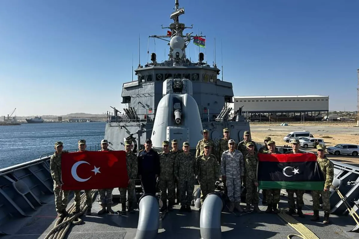 Türk Deniz Görev Grubu, Libya'ya Yaptığı Ziyaret ile İki Ülke Arasındaki Askeri İşbirliğini Güçlendiriyor Türk Deniz Görev Grubu, Libya'ya Yaptığı Ziyaret ile İki Ülke Arasındaki Askeri İşbirliğini Güçlendiriyor