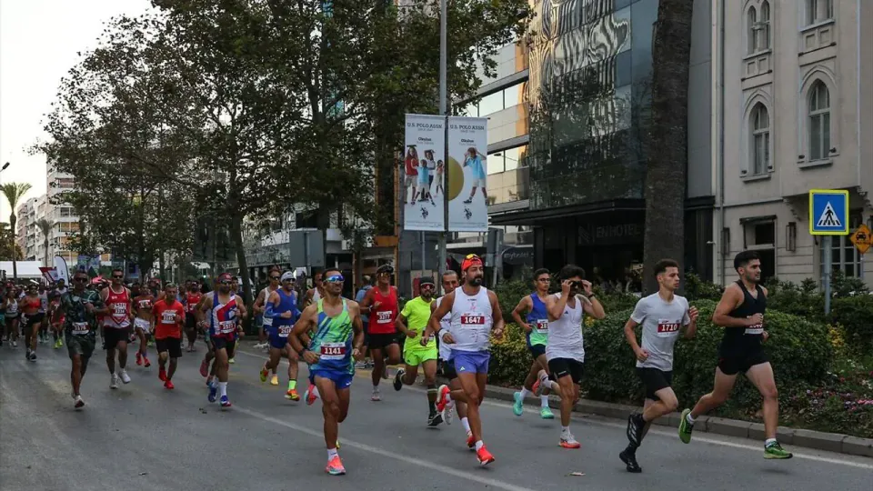 9 Eylül Yarı Maratonu'na Kenyalı Cheruiyot ve Hasibe Demir damgası vurdu görseli