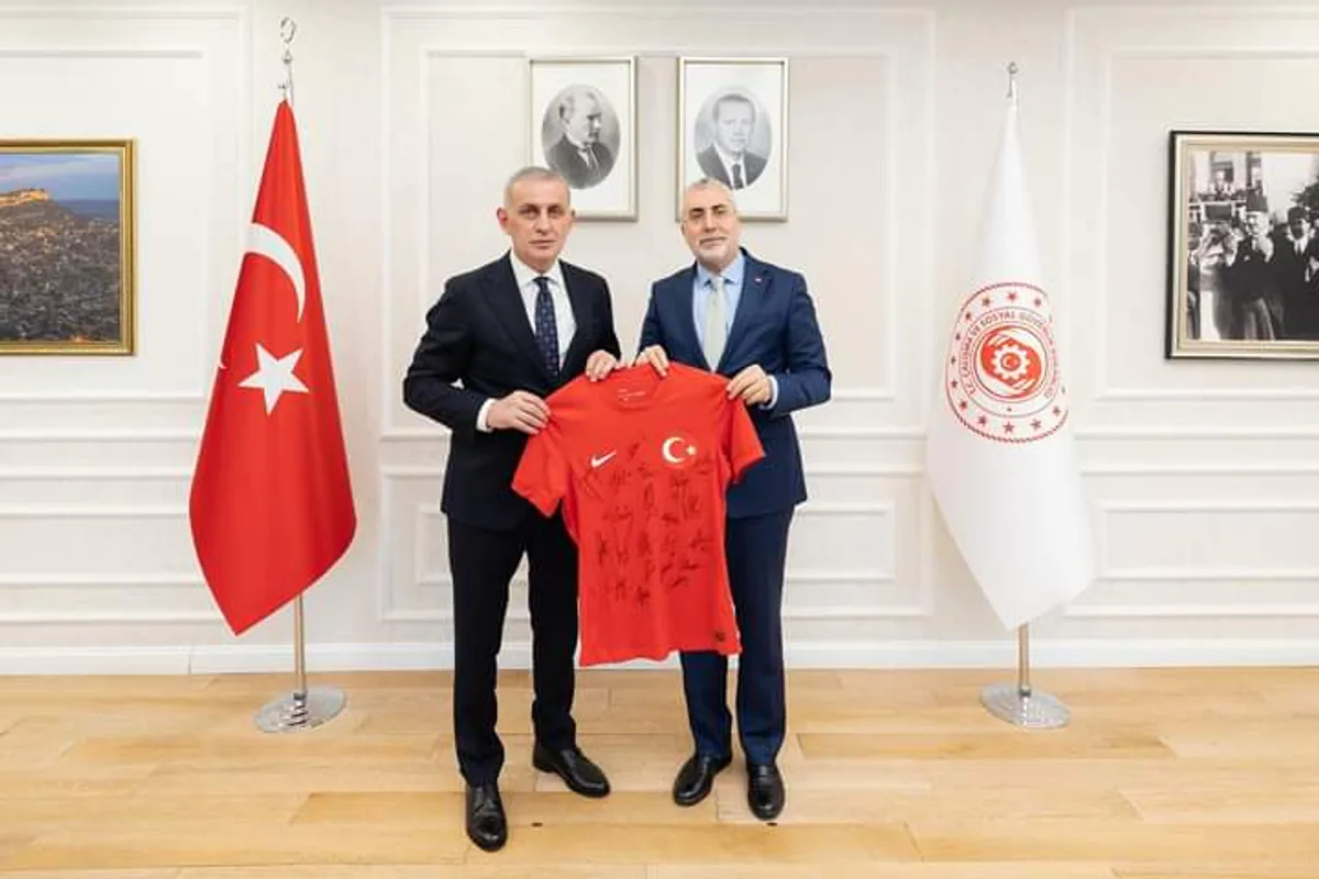 Çalışma ve Sosyal Güvenlik Bakanı Vedat Işıkhan, Türkiye Futbol Federasyonu Başkanı İbrahim Ethem Hacıosmanoğlu'nu kabul etti Çalışma ve Sosyal Güvenlik Bakanı Vedat Işıkhan, Türkiye Futbol Federasyonu Başkanı İbrahim Ethem Hacıosmanoğlu'nu kabul etti
