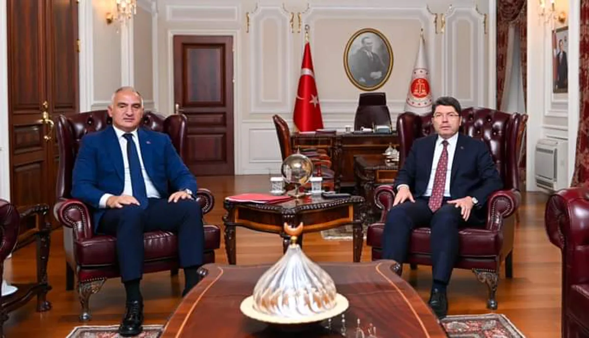 Adalet Bakanı Yılmaz Tunç ile Kültür ve Turizm Bakanı Mehmet Nuri Ersoy Arasında Önemli Görüşme Adalet Bakanı Yılmaz Tunç ile Kültür ve Turizm Bakanı Mehmet Nuri Ersoy Arasında Önemli Görüşme