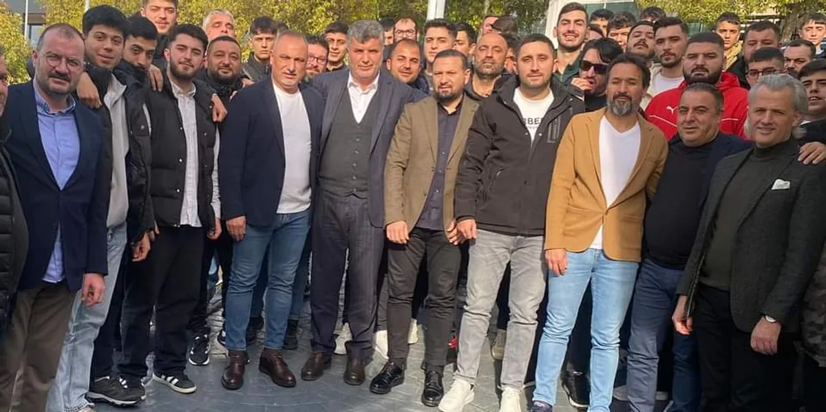 Kulüp Başkanı ve Taraftarlar Kahvaltıda Bir Araya Geldi Kulüp Başkanı ve Taraftarlar Kahvaltıda Bir Araya Geldi