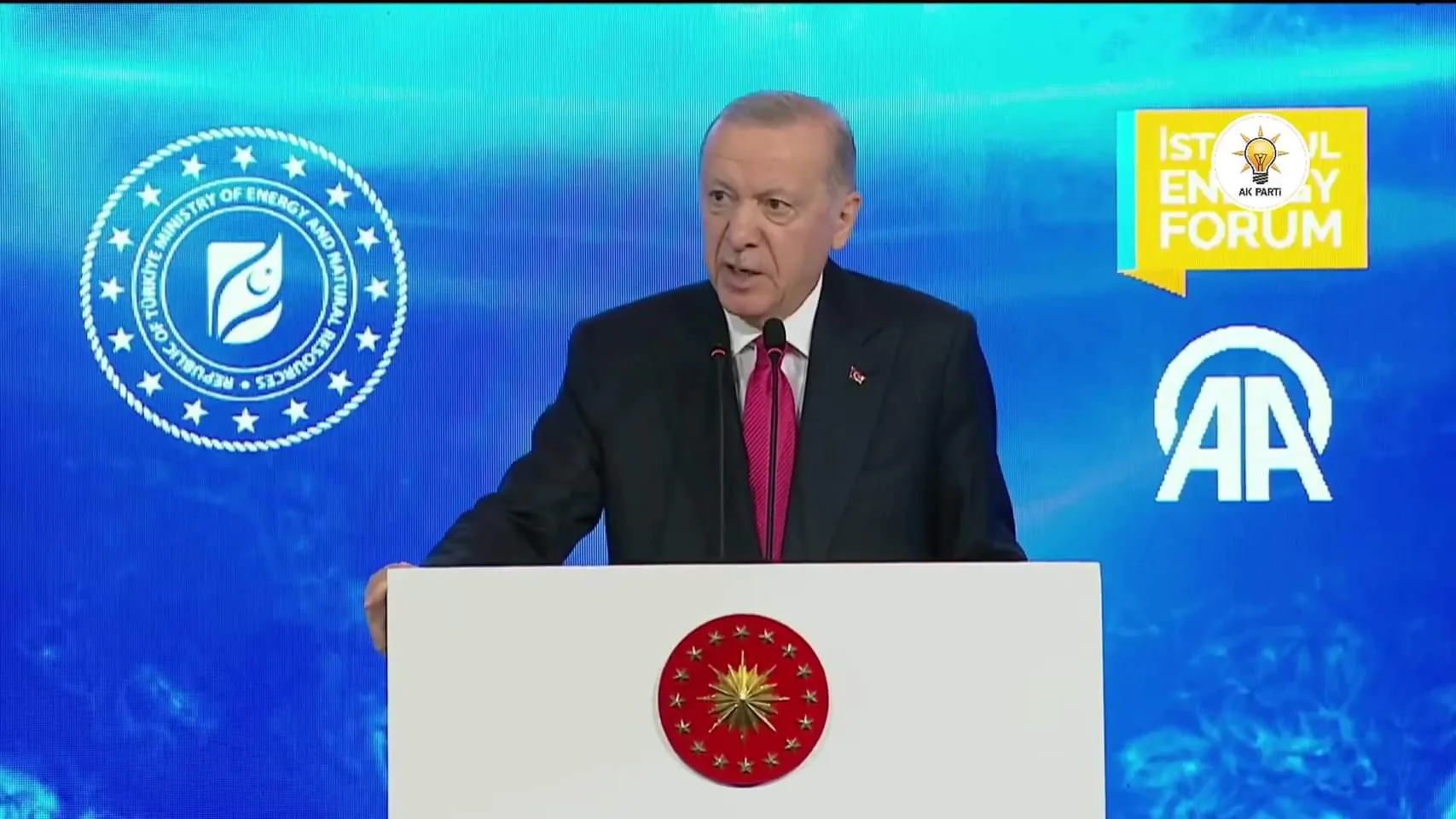 Türkiye Cumhuriyeti Cumhurbaşkanı Recep Tayyip Erdoğan, enerji politikalarını eleştirdi Türkiye Cumhuriyeti Cumhurbaşkanı Recep Tayyip Erdoğan, enerji politikalarını eleştirdi