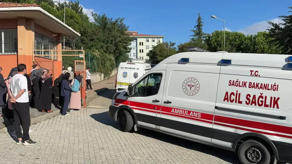 Başakşehir'de okul saldırısı: 1 ölü 7 yaralı, fail kız öğrenci tutuklandı görseli