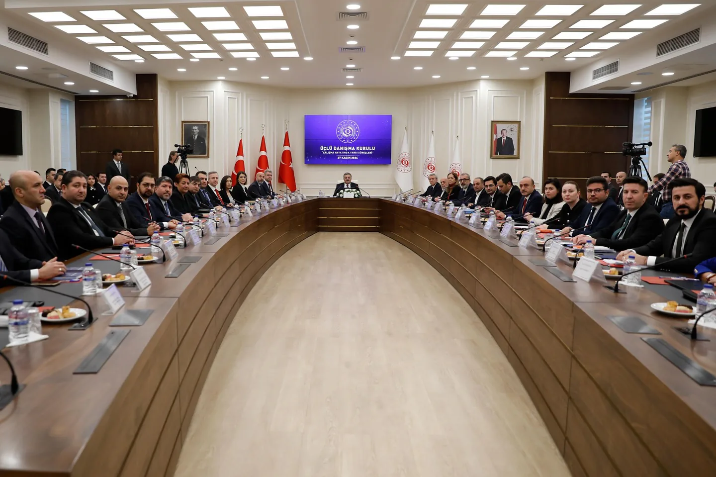 Çalışma Hayatında Yargı Süreçleri Üzerine Üçlü Danışma Kurulu Toplandı Çalışma Hayatında Yargı Süreçleri Üzerine Üçlü Danışma Kurulu Toplandı