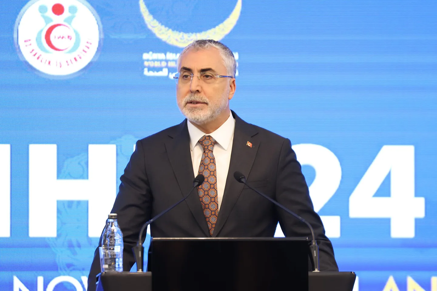 Çalışma ve Sosyal Güvenlik Bakanı Prof. Dr. Vedat Işıkhan, Müslüman Sağlık Topluluklarının Kongresi'ne Katıldı Çalışma ve Sosyal Güvenlik Bakanı Prof. Dr. Vedat Işıkhan, Müslüman Sağlık Topluluklarının Kongresi'ne Katıldı