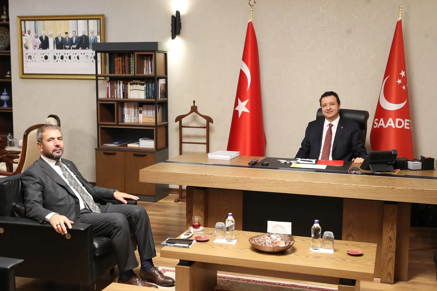Mehmet Ali Kulat, Saadet Partisi Genel Başkanı Mahmut Arıkan’a Hayırlı Olsun Ziyaretinde Bulundu Mehmet Ali Kulat, Saadet Partisi Genel Başkanı Mahmut Arıkan’a Hayırlı Olsun Ziyaretinde Bulundu